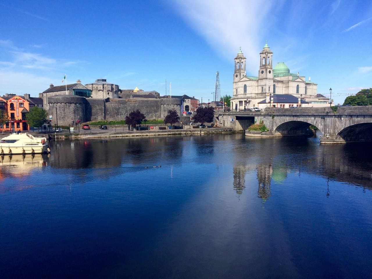 Puente sobre el río Shannon en Athlone